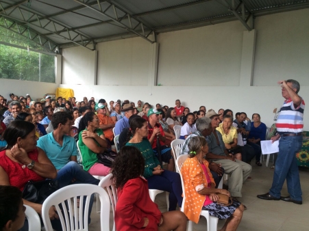 Trabalhadores e trabalhadoras participam de assembleia em Virginópolis