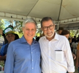 Famílias beneficiadas pelo PNFC recebem título da terra