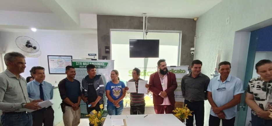 Família de Muzambinho recebe título de terra pelo PNCF