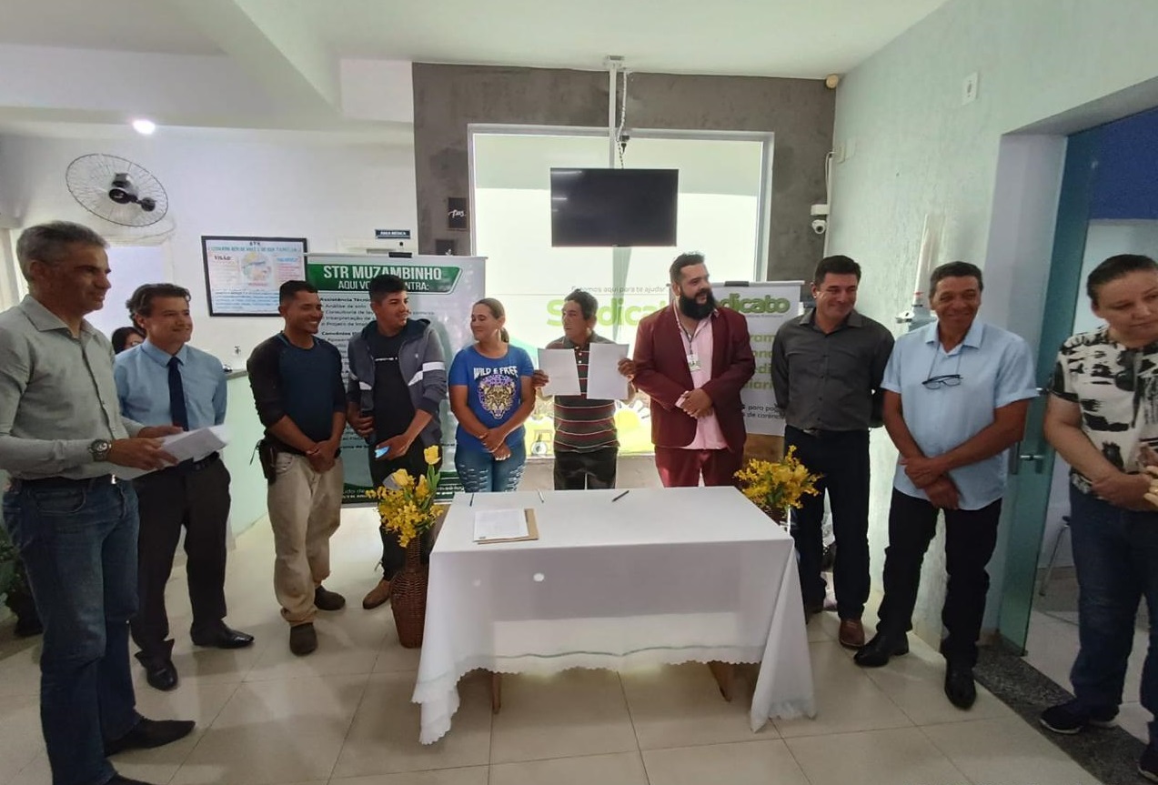 Família de Muzambinho recebe título de terra pelo PNCF