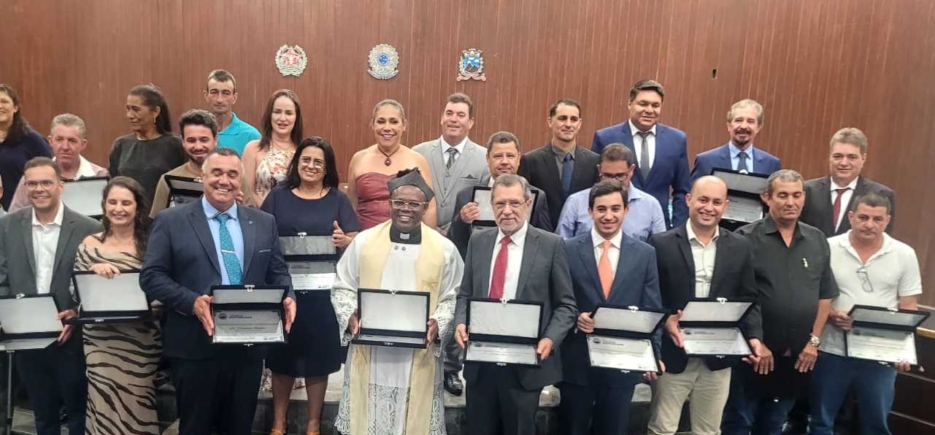 O presidente da Fetaemg, Vilson Luiz da Silva, foi homenageado com a Medalha de Honra ao Mérito na Câmara Municipal de Monte Belo, em solenidade realizada nesta quinta feira (16).