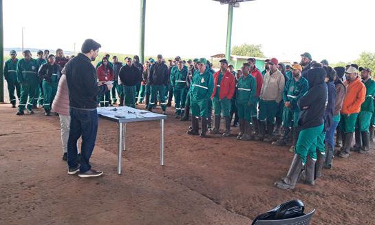 Fetaemg e STR de Uberaba realizam assembleia com trabalhadores para garantir novas conquistas