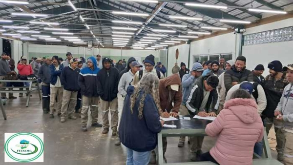 Assembleia conduzida pela Fetaemg e pelo Sindicato dos Trabalhadores Rurais de Uberaba garante aos trabalhadores a oportunidade de analisar e votar, de forma democrática, a proposta de Acordo Coletivo de Trabalho.